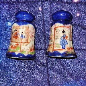 Japanese salt and pepper shakers